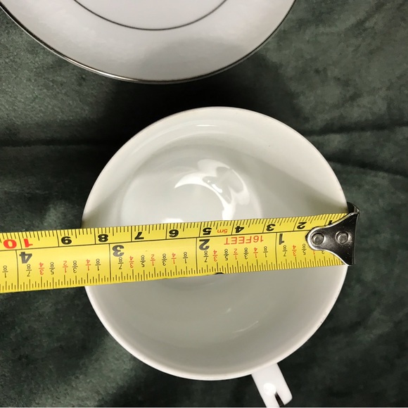 Set of 4 Crown Victoria Lovelace Tea Coffee Cups and Saucers - Picture 6 of 16